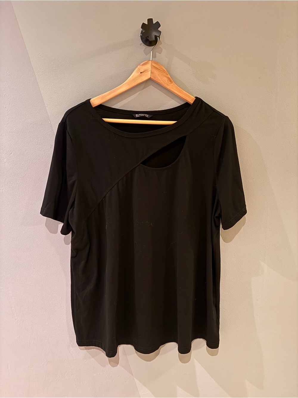 BloomChic Black Short-Sleeve Top with Asymmetric Cutout